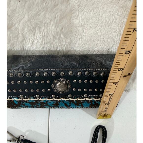 Trinity Ranch Cowhide/vegan Wallet Blue Cowhide Studded  Wristlet NWT - Picture 3 of 6